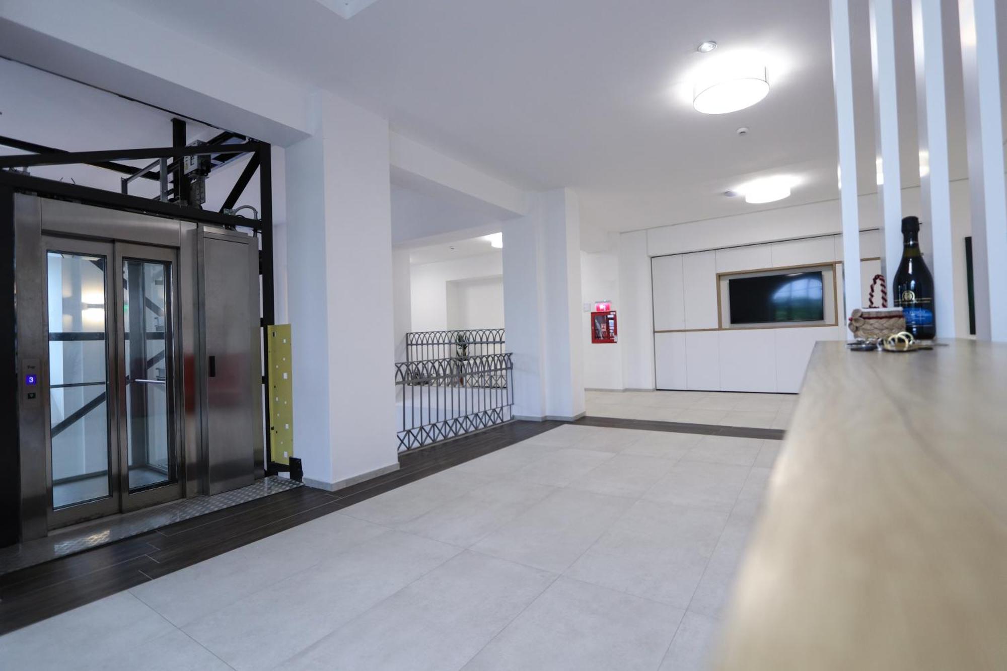 Palatul Lugoj Apartment ภายนอก รูปภาพ